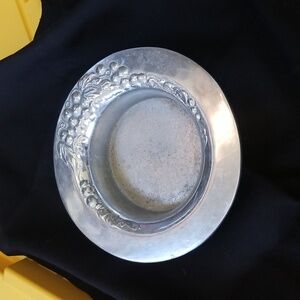 🍇AUTHENTIC WILTON CO PEWTER WIDE BRIMMED BOWL WITH GRAPE MOTIF